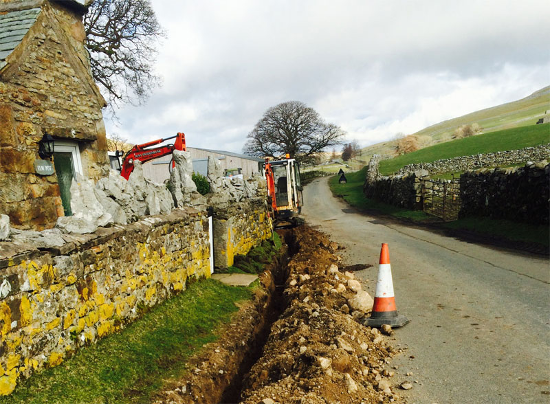 Fell End Broadband. Digging across the front of Elm Pot 1st March